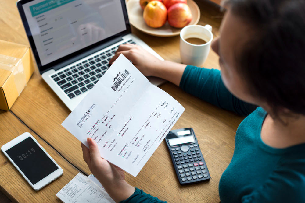 outlines-the-key-steps-to-integrate-erp-with-uae-e-invoicing-showing-how-finance-teams-can-ensure-compliance-real-time-reporting-and-structured-workflows-1.webp